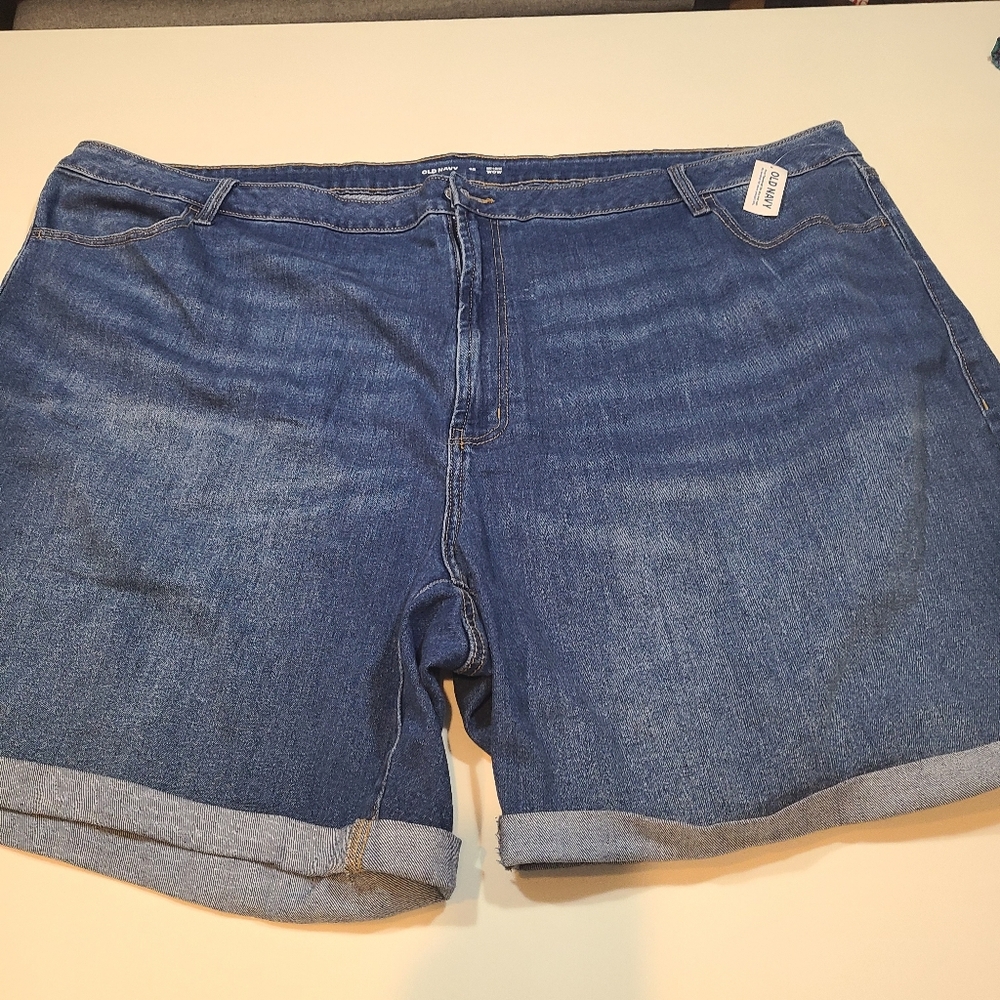 NWT Old Navy High Rise Wow Classic Blue Jean Shorts in Size 30